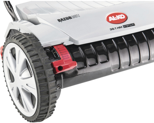 Vue détaillée d''une tondeuse à gazon manuelle avec réglage de la hauteur et logo AL-KO.