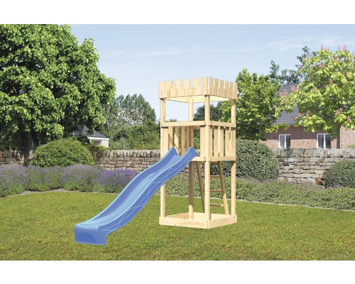 Tour de jeu avec toboggan en bois dans le jardin