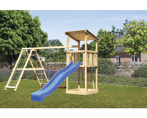 Tour de jeux avec balançoire et toboggan en bois dans le jardin