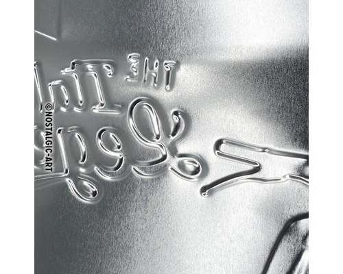 Détail d''une surface de plaque en métal gaufrée avec lettrage