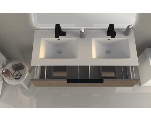 Vue de dessus d''une salle de bains avec double lavabo et meuble en bois