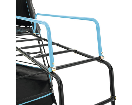 Vue détaillée du cadre métallique d''une balançoire