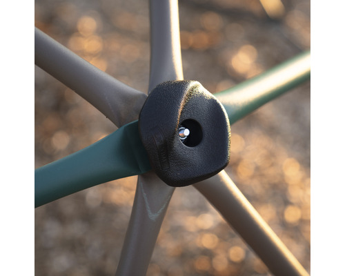 Vue détaillée d''une pièce de raccordement d''une structure de chaise.