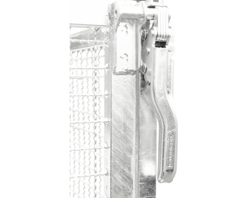 Vue détaillée d'une clôture métallique avec mécanisme de fermeture