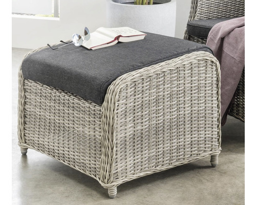 Tabouret en rotin avec coussin d''assise et livre