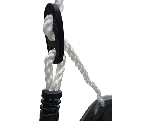 Gros plan d''une corde avec des éléments de fixation