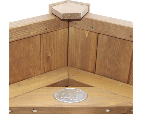 Detailansicht eines hölzernen Hochbeets mit AXI at PAAKMA Logo