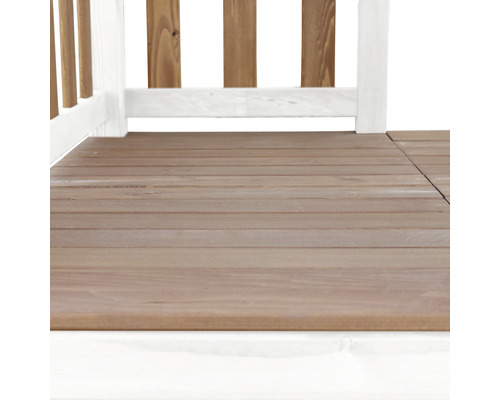 Terrasse en bois avec rambarde blanche