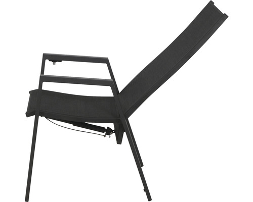 Chaise de jardin réglable avec accoudoirs.