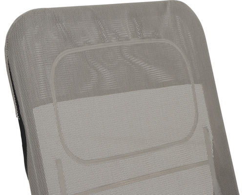 Gros plan du dossier d''une chaise de jardin