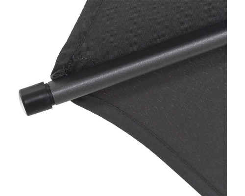 Vue détaillée d''une barre de store avec tissu