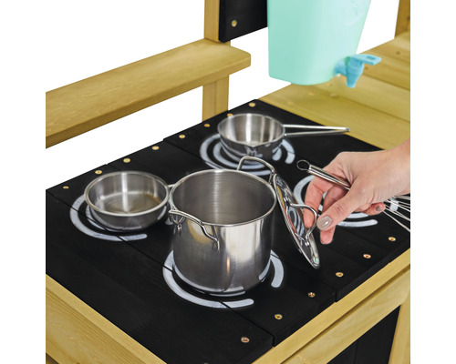 Cuisine pour enfants avec casseroles, poêles et robinet