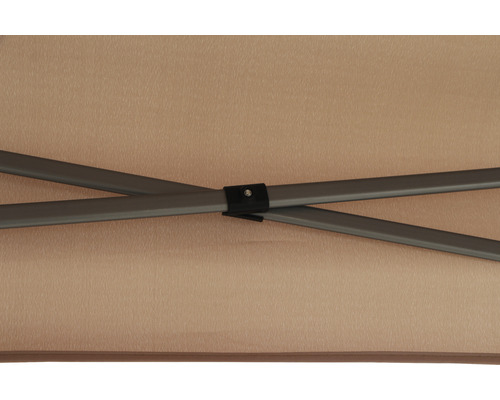 Vue détaillée de l''armature et du toit en tissu d''un pavillon