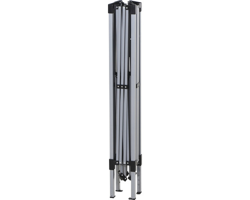 Tonnelle pliée pour le transport et le stockage.