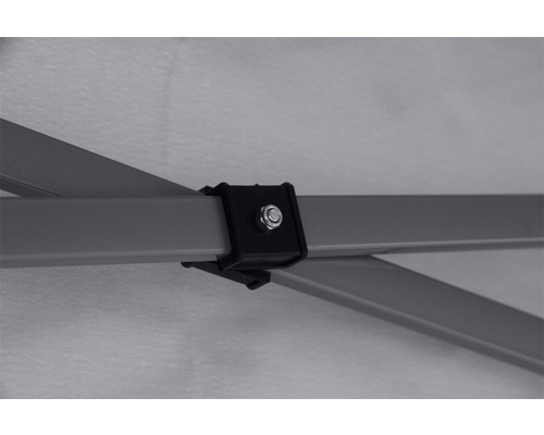 Vue détaillée d''un cadre de pavillon avec un élément de connexion.