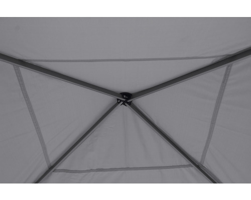 Vue intérieure d''un pavillon avec armature et toit en tissu