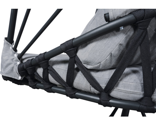 Detailansicht eines Hängesessels mit Stahlgestell und Textilbespannung