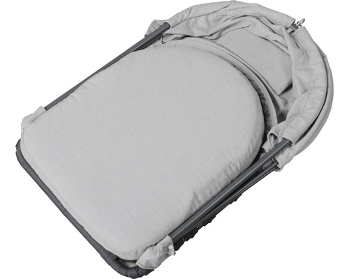 Zusammengeklappter Hängesessel mit Sonnendach