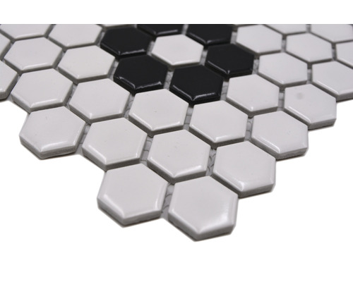 Carreaux de mosaïque hexagonaux, disposés selon un motif de ballon de football