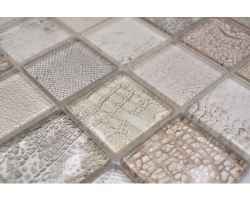 Gros plan de carreaux de mosaïque avec motif reptile