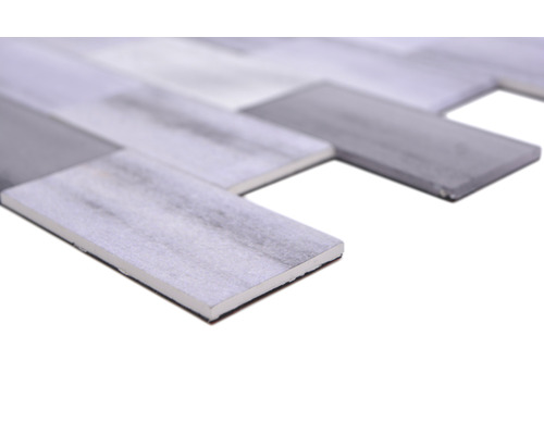 Gros plan sur des carreaux muraux autocollants à chevrons