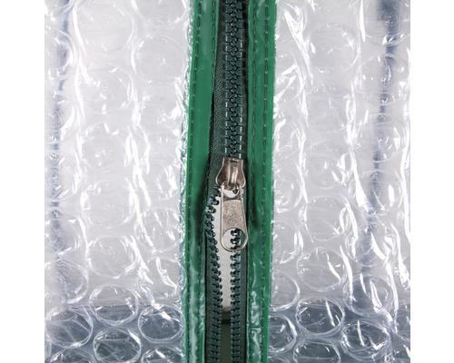 Nahaufnahme einer Gewächshausfolie mit Reissverschluss