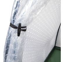 Detailaufnahme einer Gewächshausfolie mit Knebelverschluss