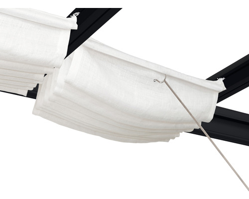 Tissu de rideau sur un rail avec tringle de commande