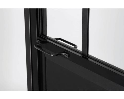 Vue détaillée d''une fenêtre métallique noire avec poignée