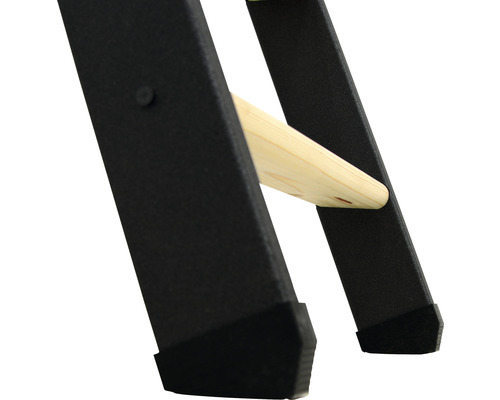 Vue détaillée d''une échelle avec un barreau en bois et des embouts de pied