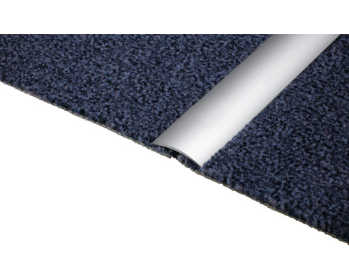 Rail profilé pour raccorder deux moquettes