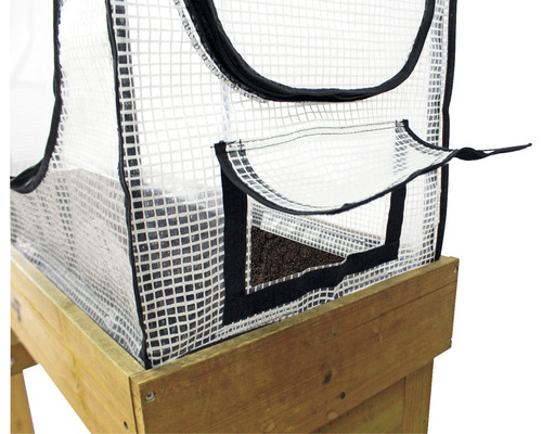 Jardinière surélevée avec serre en plastique et fenêtre ouverte