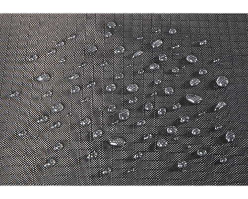 Nahaufnahme von Wassertropfen auf wasserabweisendem Gewebe