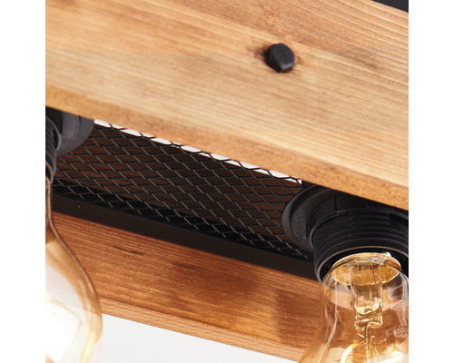 Detailansicht einer Deckenleuchte aus Holz mit Metallelementen