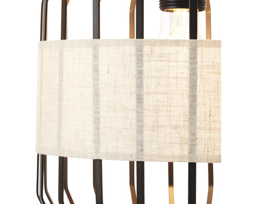 Detailansicht einer Lampe mit Stoffschirm und Metallgestell