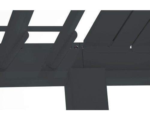 Vue détaillée d''une construction de pergola avec du bois et des vis