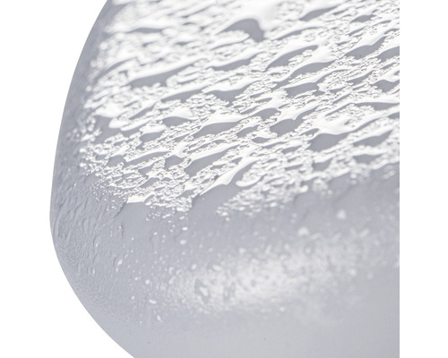 Nahaufnahme einer Oberfläche mit Wassertropfen