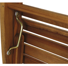 Vue détaillée d''un meuble de jardin en bois avec dossier réglable et ferrures métalliques.