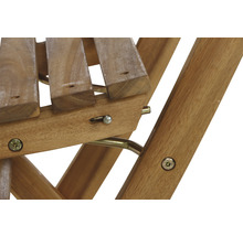 Vue détaillée d''une chaise en bois avec vis et boulons