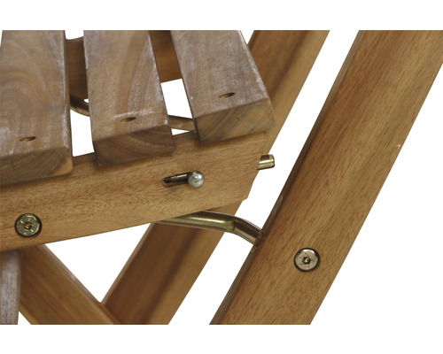 Vue détaillée d''une chaise en bois avec vis et boulons