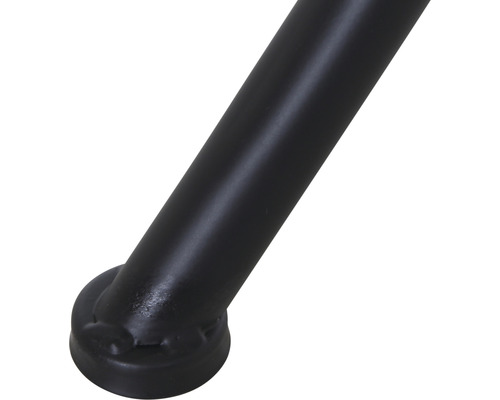 Gros plan sur un pied de table en métal