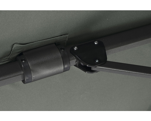 Detailaufnahme der Mechanik eines Sonnenschirms