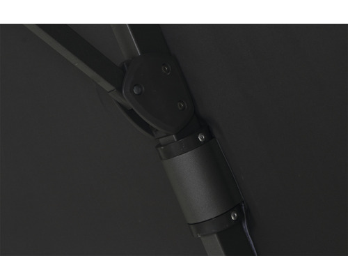 Vue détaillée d''un parasol avec fixation des baleines