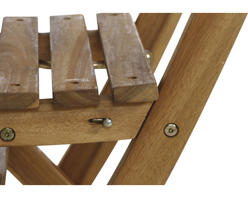 Vue détaillée d''une chaise en bois avec des vis