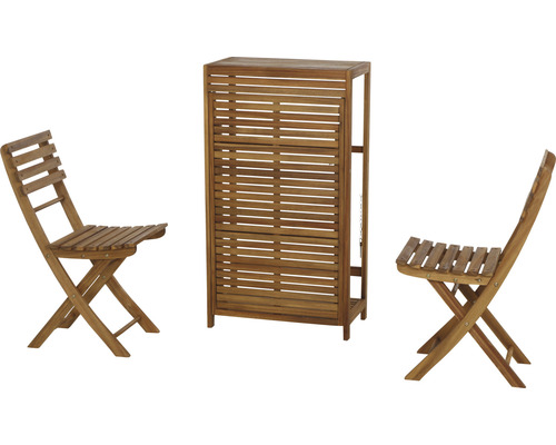 Scène de jardin avec deux chaises pliantes et une armoire de jardin en bois