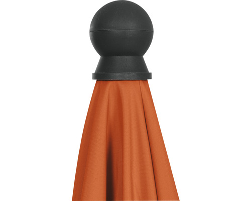 Vue détaillée d''un parasol fermé avec une boule