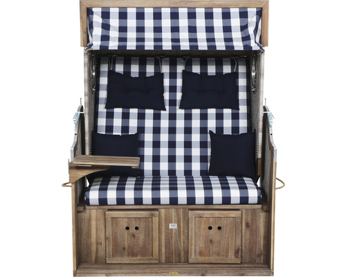 Strandkorb aus Holz mit blau-weiss kariertem Stoff, inklusive Kissen und Ablagetisch