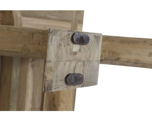 Detailansicht einer Holzkonstruktion mit Bolzen