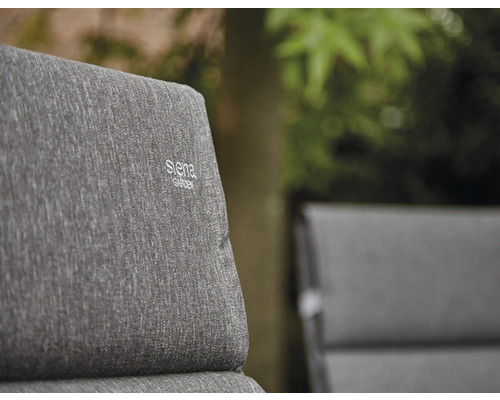 Detailansicht eines Gartenstuhls mit Siena Garden Logo.