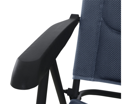 Vue détaillée d''une chaise de camping avec accoudoir et tissu en maille